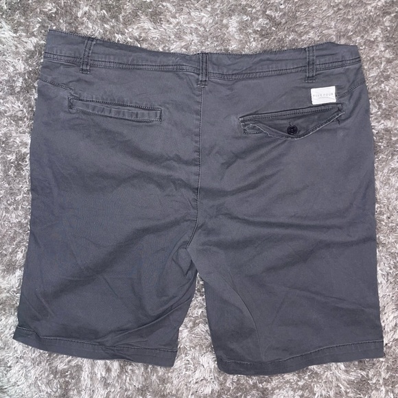 Shorts - Picture 2 of 5